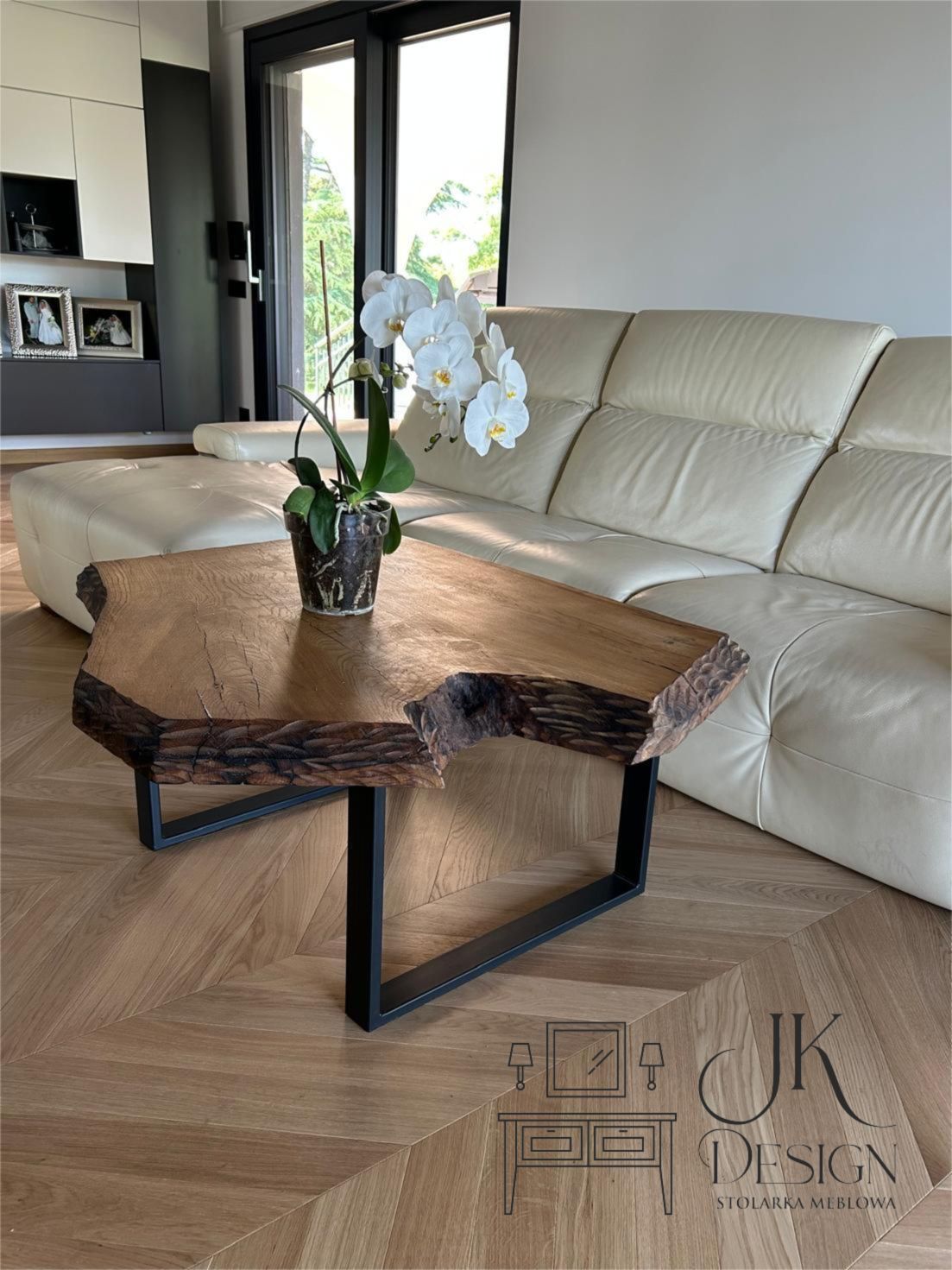 Spory stolik kawowy idealnie pasujący do stylu industrialnego, ciemny dąb, przypalany na bokach